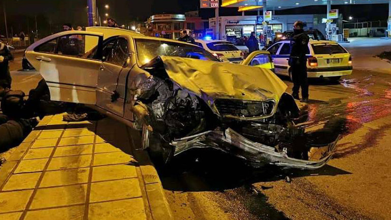 Θεσσαλονίκη: Περιπετειώδης καταδίωξη διακινητή μεταναστών – Προκλήθηκε σφοδρό τροχαίο με τραυματίες