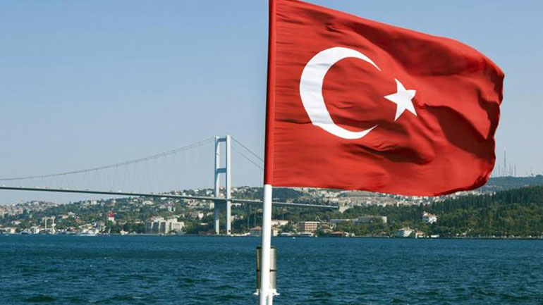 Τουρκία: Αλιευτικό συγκρούστηκε με πετρελαιοφόρο στον Βόσπορο – Αγνοούνται τρία άτομα