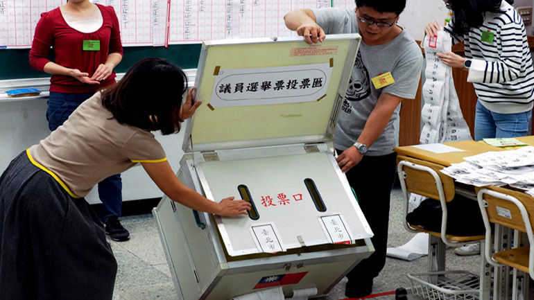 Άνοιξαν οι κάλπες στην Ταϊβάν για τις προεδρικές εκλογές