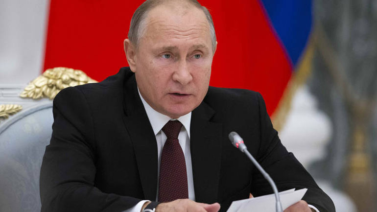 Πούτιν: Καιρός να διεξαχθούν ειρηνευτικές συνομιλίες για τη Λιβύη