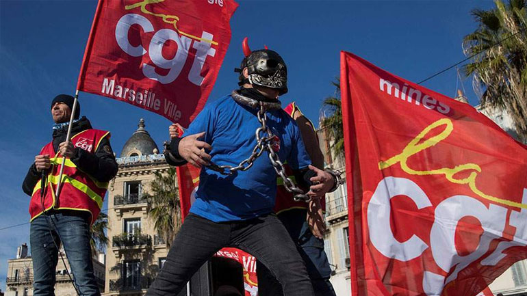 Νίκη των συνδικάτων στη Γαλλία: Αποσύρεται το πιο αμφιλεγόμενο μέτρο της συνταξιοδοτικής μεταρρύθμισης