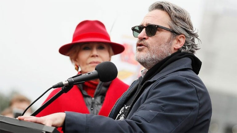 Τζέιν Φόντα, Χοακίν Φίνιξ κατά της κλιματικής αλλαγής έξω από το Καπιτώλιο