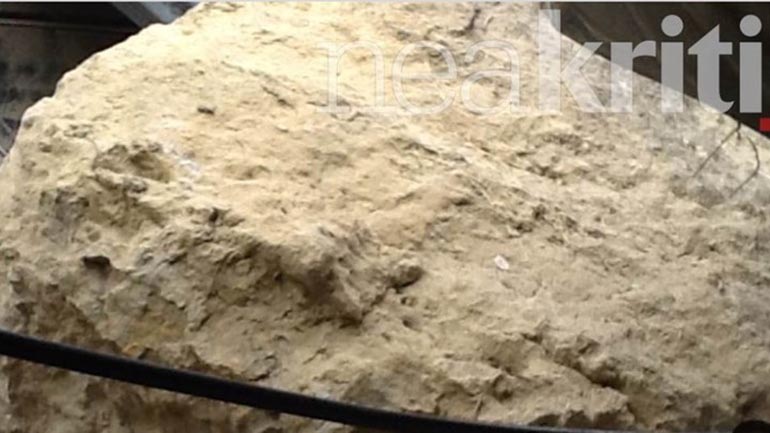 Ηράκλειο: Τεράστιος βράχος έπεσε σε σπίτι – Πώς μια… κηδεία γλίτωσε την οικογένεια