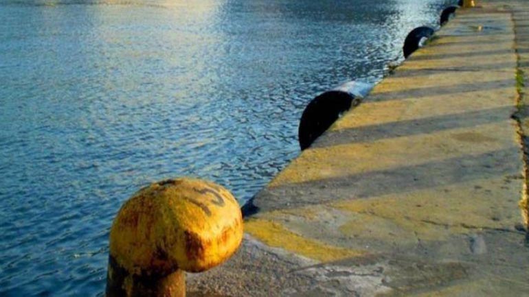 Σαλαμίνα: Ένας νεκρός από πτώση ΙΧ οχήματος στη θάλασσα