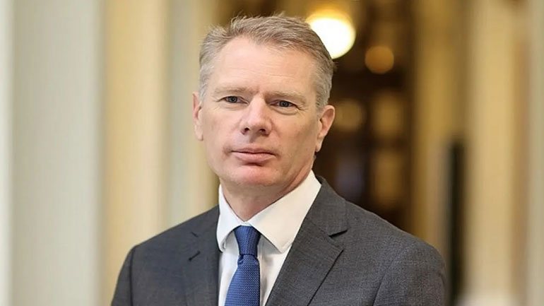 Τεχεράνη: Ο Βρετανός πρέσβης διέψευσε ότι συμμετείχε στη χθεσινή αντικυβερνητική διαδήλωση