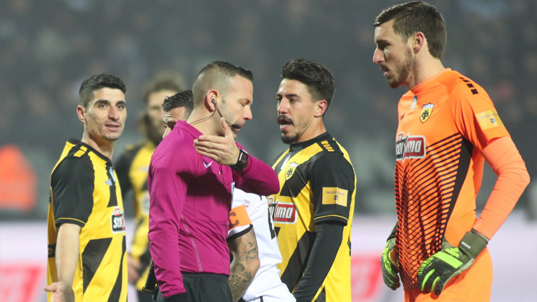 Έντονη δυσαρέσκεια στην ΑΕΚ για τη διαιτησία στο ντέρμπι με τον ΠΑΟΚ Έντονη δυσαρέσκεια στην ΑΕΚ για τη διαιτησία στο ντέρμπι με τον ΠΑΟΚ