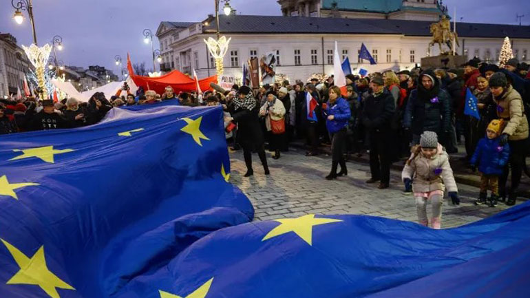 Πολωνία: Διαδηλώσεις κατά του περιορισμού των δικαστικών εξουσιών