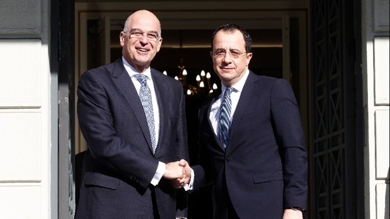 Μνημόνιο συνεργασίας υπέγραψαν Δένδιας-Χριστοδουλίδης