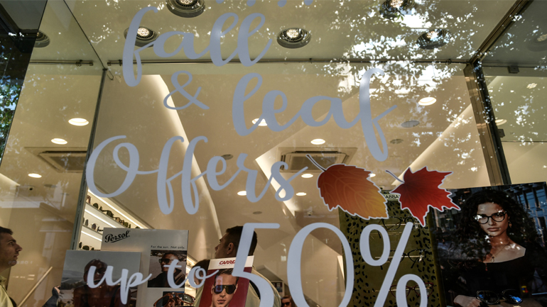 Πρεμιέρα εκπτώσεων στα εμπορικά καταστήματα