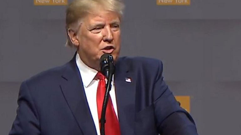 Ο Τραμπ παρουσιάζει τους Δημοκρατικούς αντιπάλους του ως συμμάχους του ιρανικού καθεστώτος