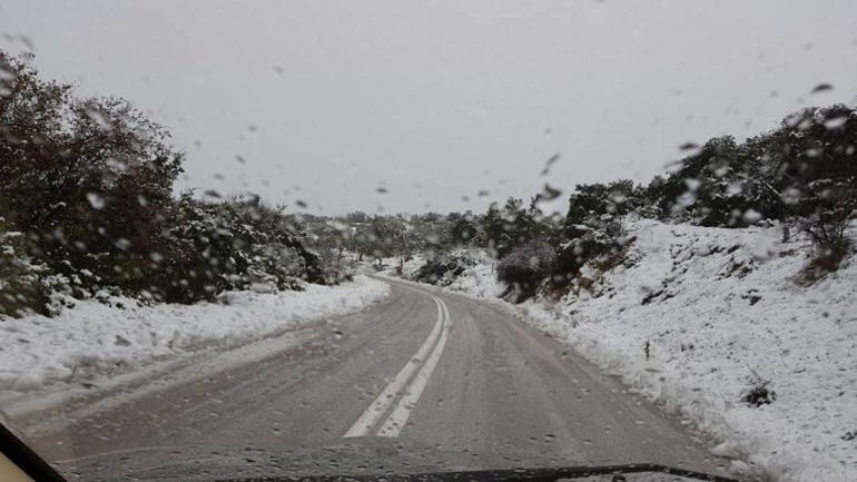 Διεκόπη λόγω παγετού η κυκλοφορία στη λεωφόρο Πάρνηθας προς το καταφύγιο Μπάφι