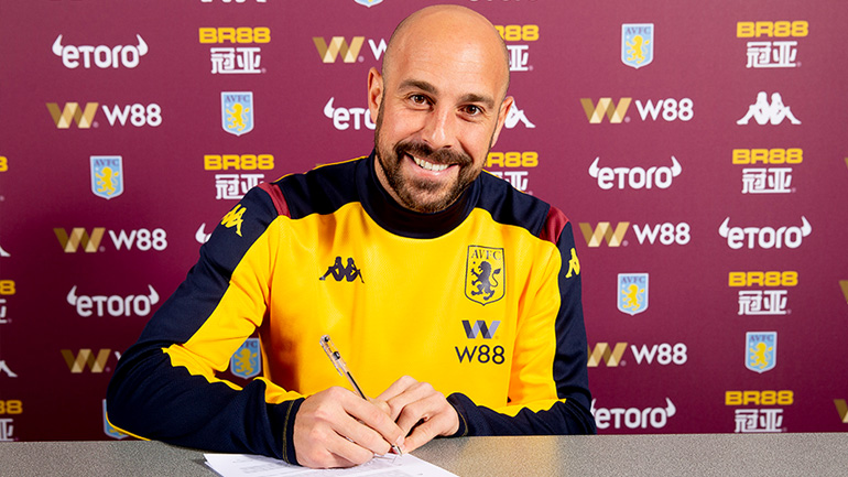 Στην Άστον Βίλα ο Ρέινα