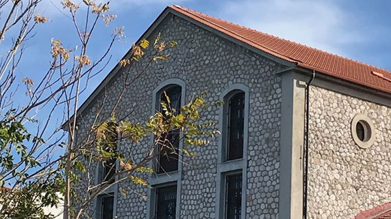 «Όροφως» – Ένα νέο θέατρο γεννιέται στο κέντρο της Πάτρας, με θέα τη θάλασσα και άπλετο φως