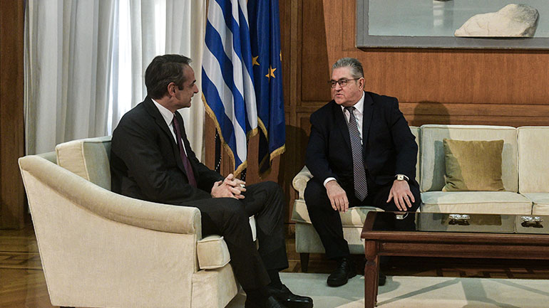 Μητσοτάκης σε Κουτσούμπα: «Εσύ με μπλε γραβάτα κι εγώ με κόκκινη»