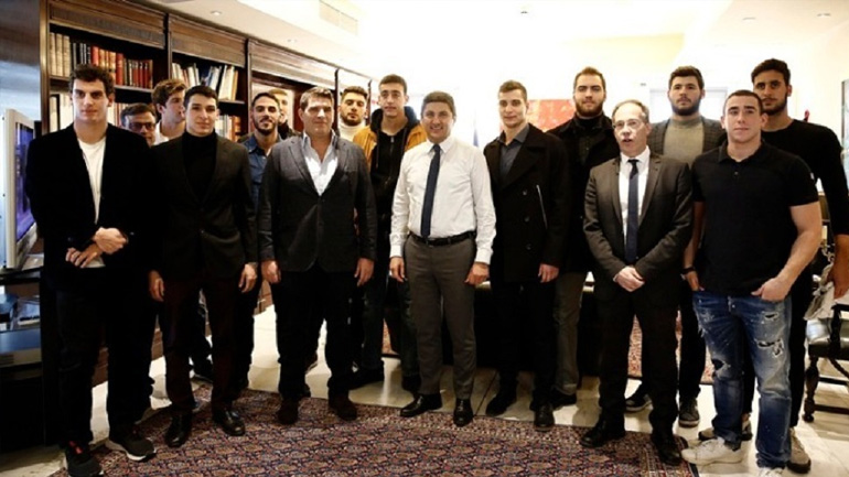 Συνάντηση του Λ. Αυγενάκη με τη «χρυσή» εθνική νέων του πόλο