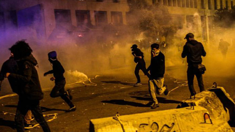 Λίβανος: Δακρυγόνα και συγκρούσεις στη Βηρυτό, καθώς συνεχίζονται οι αντικυβερνητικές διαδηλώσεις