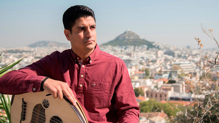 Ο Σταύρος Χαλιαμπάλιας στη μουσική σκηνή Σφίγγα