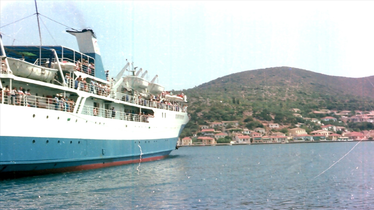 Περιπέτεια εν πλω: Πλοίο επιστρέφει στον Πειραιά λόγω μηχανικής βλάβης