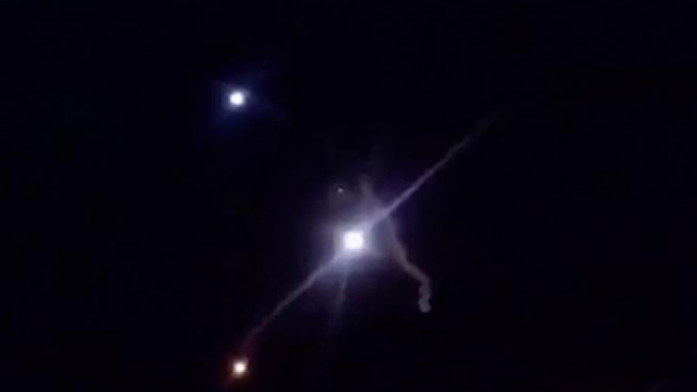 Τουλάχιστον ένας πύραυλος έπεσε κοντά σε βάση που φιλοξενεί δυνάμεις των ΗΠΑ στο Ιράκ Τουλάχιστον ένας πύραυλος έπεσε κοντά σε βάση που φιλοξενεί δυνάμεις των ΗΠΑ στο Ιράκ