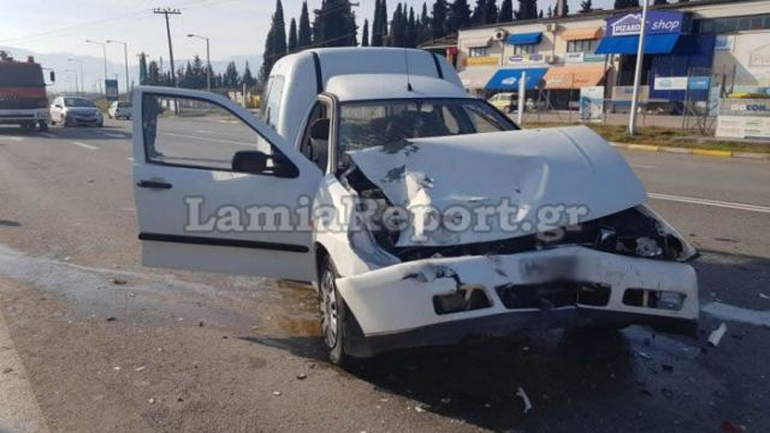 Σφοδρή σύγκρουση οχημάτων σε σημείο «καρμανιόλα»