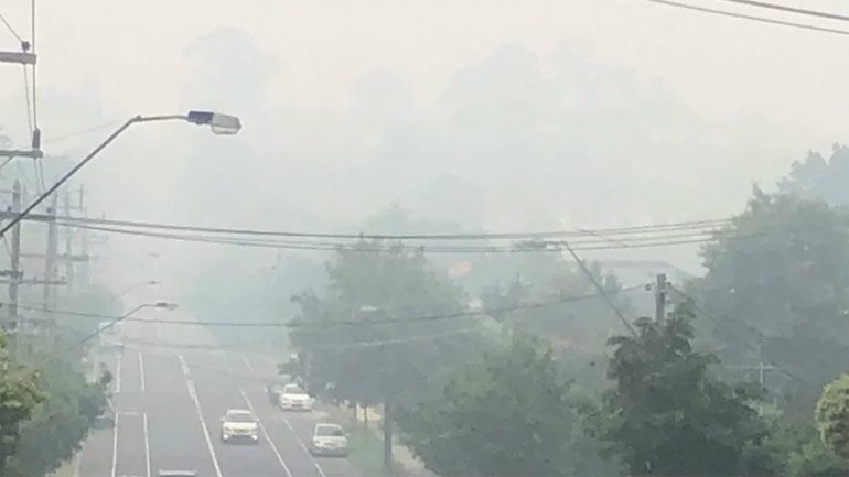 Η Μελβούρνη «πνίγεται» από τον καπνό