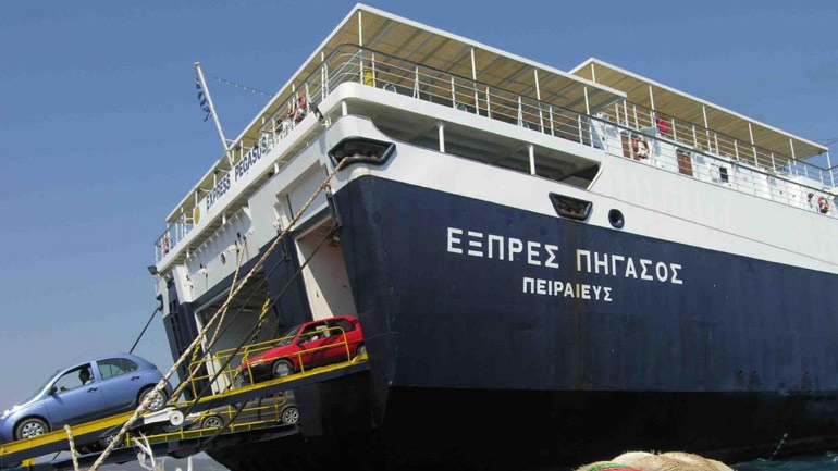 Μηχανική βλάβη στο “ΕΞΠΡΕΣ ΠΗΓΑΣΟΣ”- Παραμένει στο λιμάνι του Λαυρίου