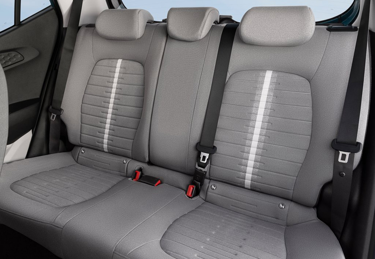 O χώρος για τους πίσω επιβάτες...