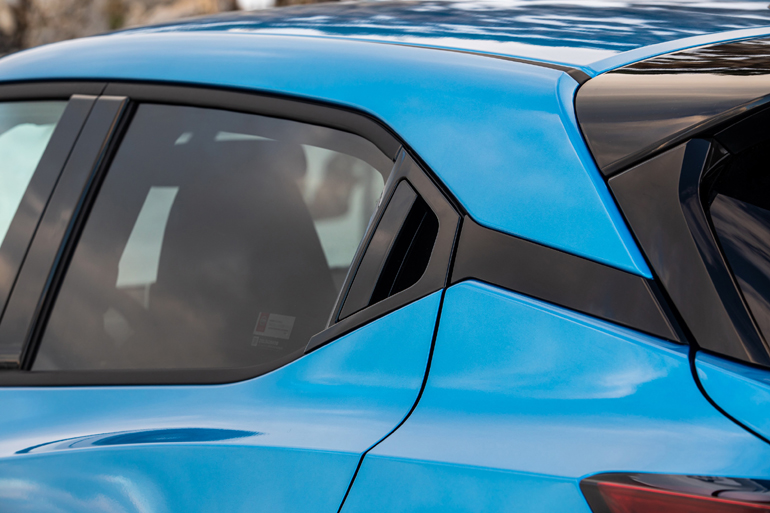 Από αυτό το σημείο ανοίγουν οι πίσω πόρτες...