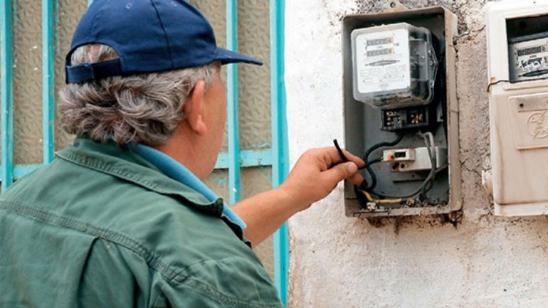 Προσποιούνταν τους υπαλλήλους της ΔΕΗ και άδειαζαν διαμερίσματα