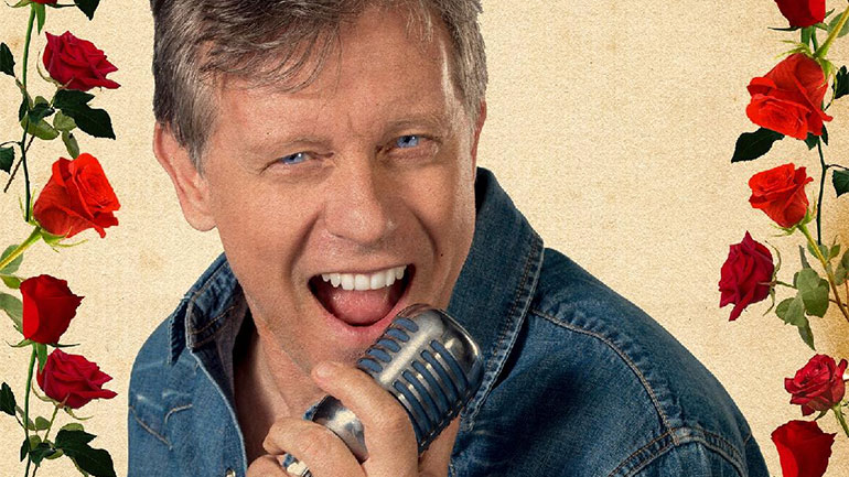 Ο Γιάννης Σαββιδάκης διασκευάζει Πλέσσα και μαγεύει το κοινό