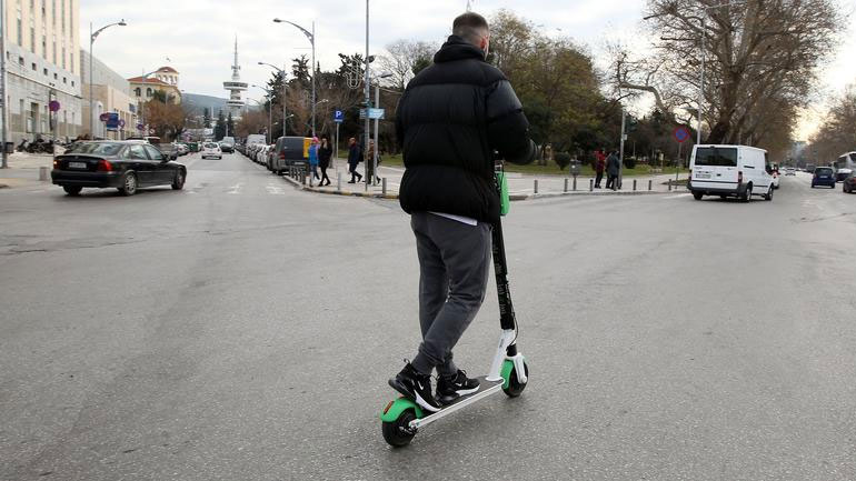 Κανόνες χρήσης των ηλεκτρικών πατινιών και προκαθορισμένα σημεία στάθμευσης ετοιμάζει ο Δήμος Θεσσαλονίκης