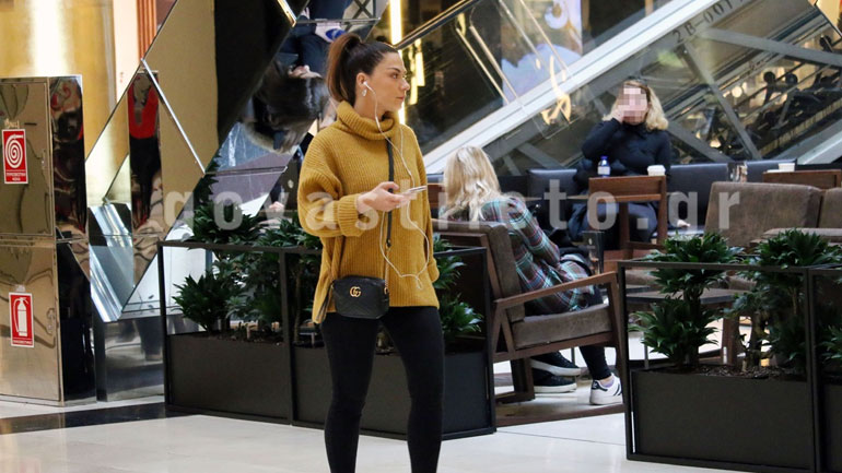 Βάσω Λασκαράκη: Βόλτα για ψώνια σε γνωστό εμπορικό κέντρο