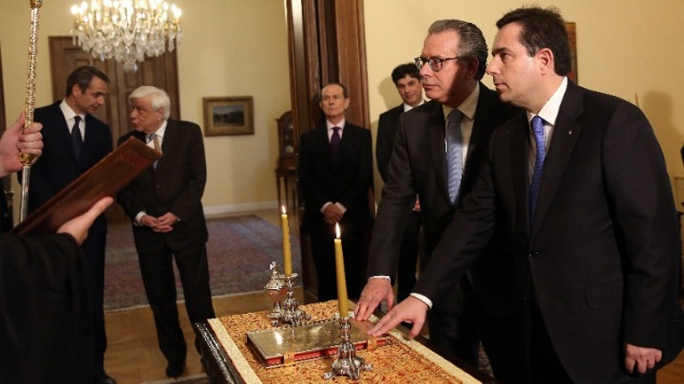 Ορκίστηκαν ο νέος υπουργός Μετανάστευσης Ν. Μηταράκης και ο αναπληρωτής Γ. Κουμουτσάκος
