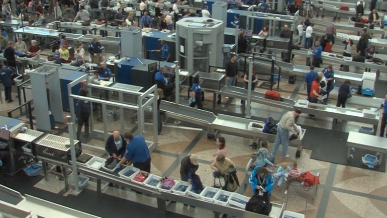 Νέο ρεκόρ κατασχέσεων πυροβόλων όπλων στα αμερικανικά αεροδρόμια το 2019