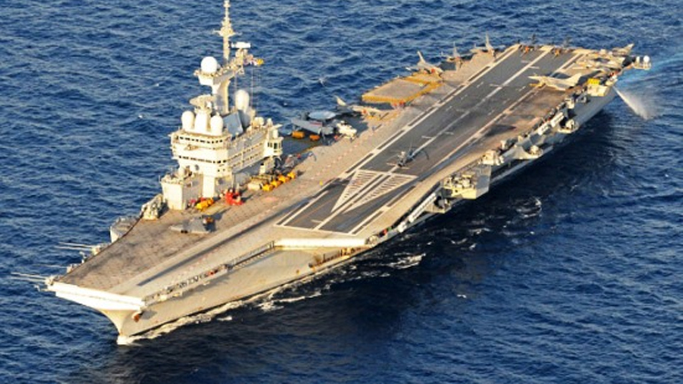 Αεροπλανοφόρο στη Μέση Ανατολή στέλνει ο Μακρόν