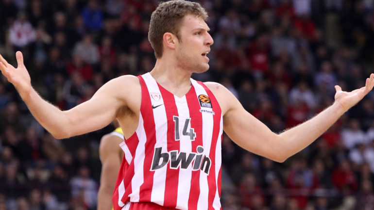 Βεζένκοφ: «Η ψυχολογία φτιάχνεται με τις νίκες»