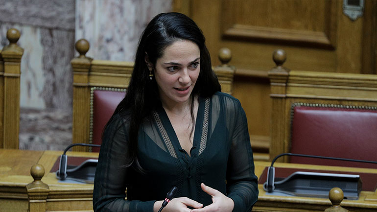 Δόμνα Μιχαηλίδου: «Γρήγορη διαδικασία για αναδοχή και υιοθεσία παιδιών»