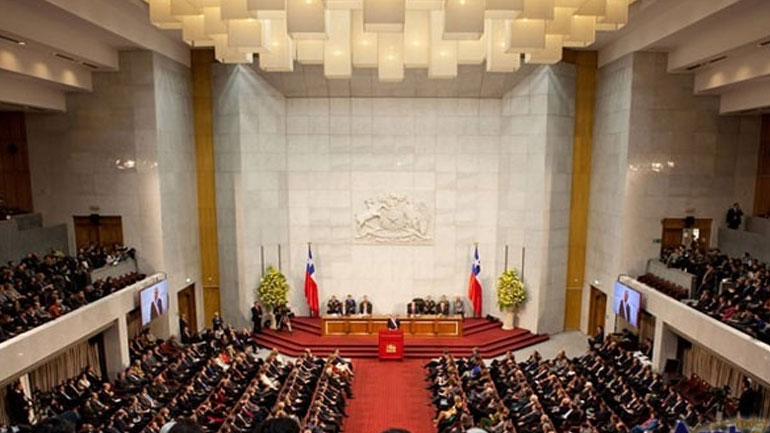 Χιλή: Εγκρίθηκε νομοσχέδιο για σύναψη γάμου ομοφυλόφιλων