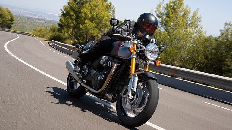Triumph Thruxton RS: Δείτε το εν δράσει!