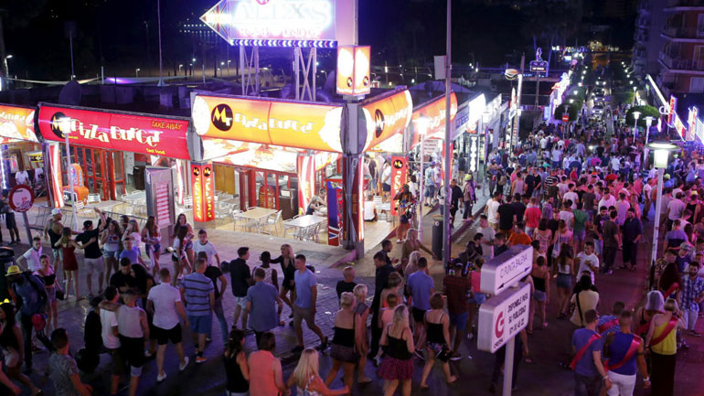 Ισπανία: «Όχι άλλες κραιπάλες» λένε οι Βαλεαρίδες Νήσοι στους τουρίστες