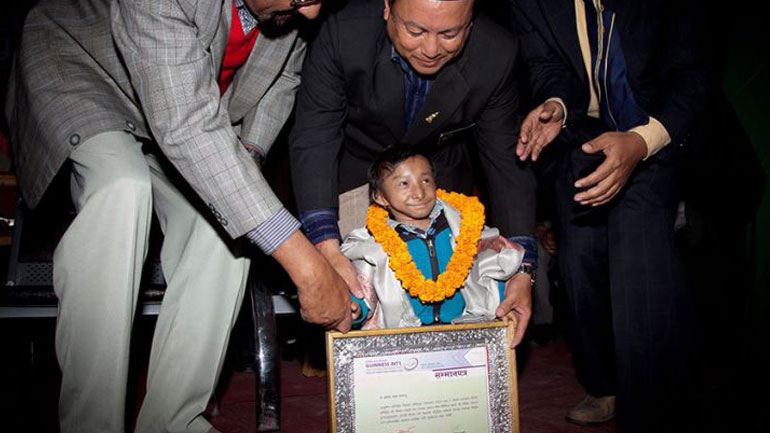 Νεπάλ: Πέθανε από πνευμονία ο πιο μικρόσωμος άνθρωπος του κόσμου, στα 27 του χρόνια