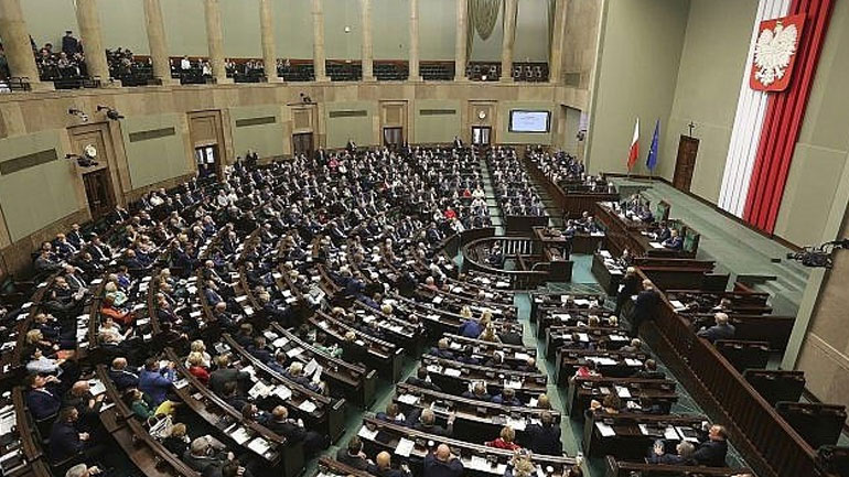 Η Γερουσία της Πολωνίας απέρριψε τον νόμο για τη μεταρρύθμιση του δικαστικού συστήματος
