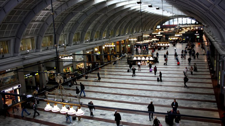 Σουηδία: Σάλος με εικόνες πορνογραφικού περιεχομένου στην οθόνη σιδηροδρομικού σταθμού