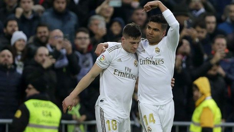 Κασεμίρο και… VAR έδωσαν το «τρίποντο» στη Ρεάλ, 2-1 τη Σεβίλλη