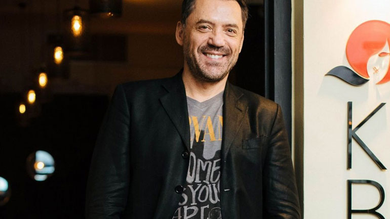 Ο Θάνος Καλλίρης αποκάλυψε το λάθος που κάνουμε όλοι σε ένα από τα πιο γνωστά του τραγούδια