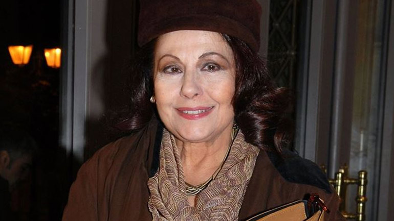 Ελένη Ανουσάκη: «Στο θέατρο παίζει ο κάθε πικραμένος»