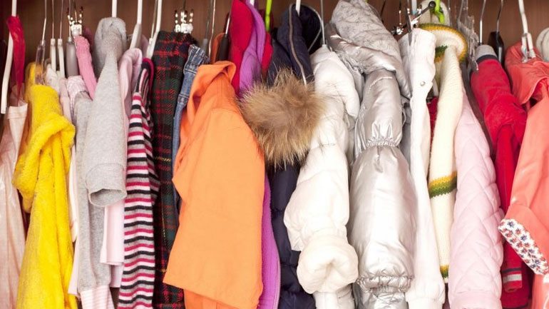 Δήμος Αθηναίων: «Κρέμασε το μπουφάν σου ζέστανε μία ψυχή»