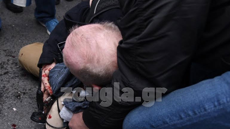 Βίντεο ντοκουμέντο: Ακροδεξιοί ξυλοκόπησαν ξένο ανταποκριτή σε πορεία κατά της μετανάστευσης