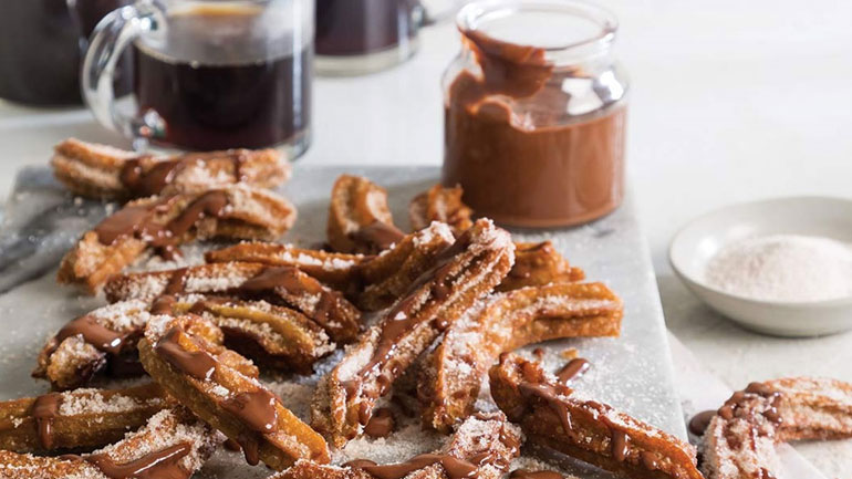Λαχταριστά churros με σοκολάτα απο την Ισπανία