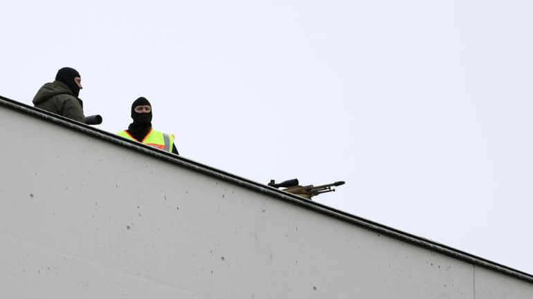 Φρούριο η καγκελαρία για τη Διάσκεψη – Η εντυπωσιακή άφιξη του Πούτιν – Διαδηλώσεις κατά Ερντογάν